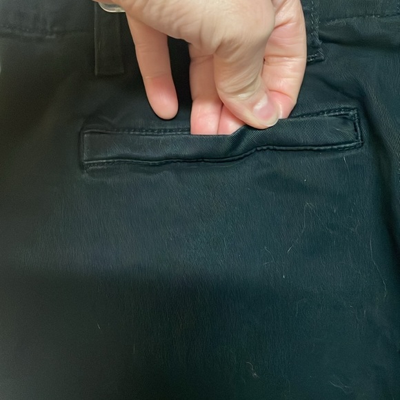 GAP size 8 Black Mid-rise Stretchy 4.5” Inseam Chino Shorts with Pockets - Picture 6 of 9